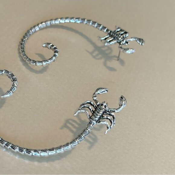 Scorpion earrings M1006 - Picture 4 of 5